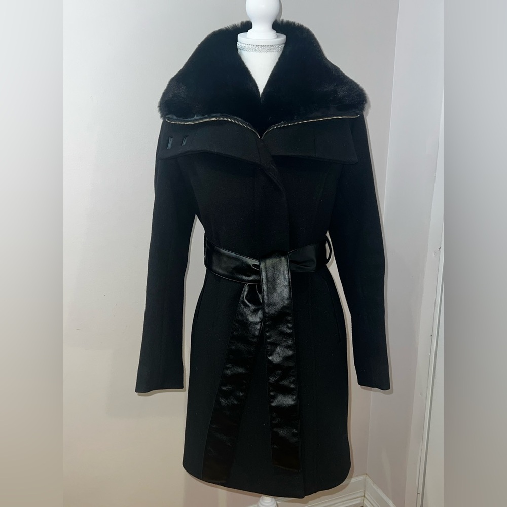 Fashionable Coat with Faux Fur Collar – Unzip for a Different Look! Petite